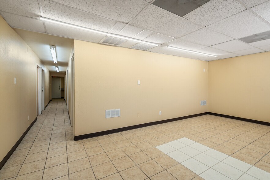 More Photos Of 300-310 Margaret Ln, Del Rio Medical For Lease