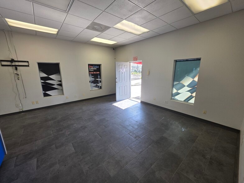 More Photos Of 1561-1571 S Lilac Ave, Bloomington Warehouse For Lease