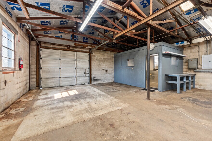 More Photos Of 5044 Edward St, Jacksonville Service For Sale