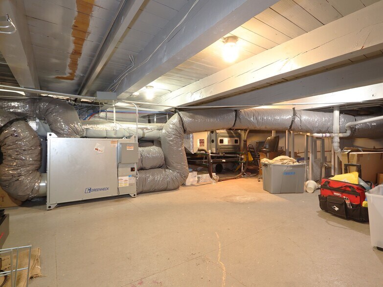 More Photos Of 2831 E Grand Blvd, Detroit Warehouse For Sale