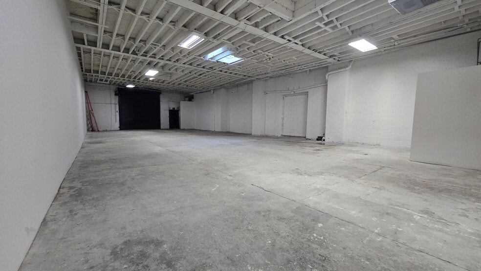 More Photos Of 272-280 Seigel St, Brooklyn Restaurant For Lease