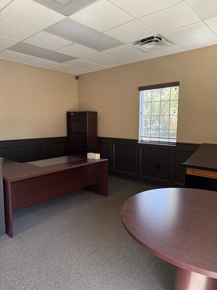 More Photos Of 1227 E Broadway, Oviedo Office For Sale