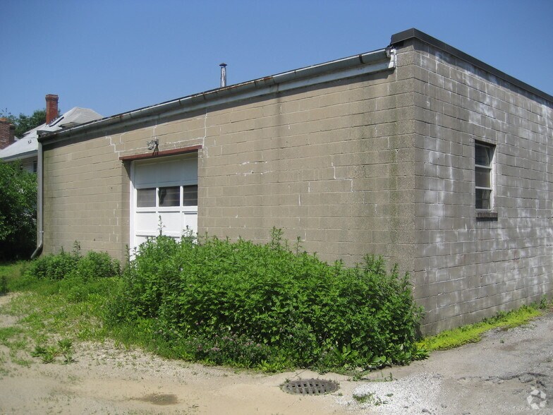 More Photos Of 20 Forest Ave, Glen Cove Freestanding For Lease