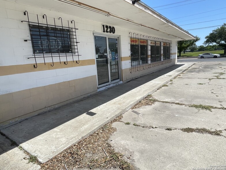 More Photos Of 1230 E Santa Gertrudis, Kingsville Freestanding For Sale