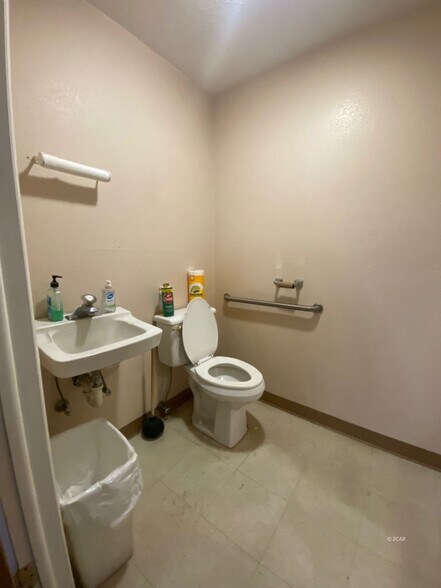 More Photos Of 631 Humboldt Ave, Wells Storefront Retail Office For Sale