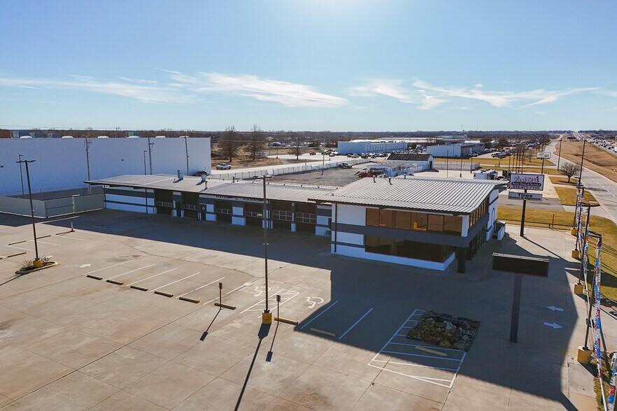 More Photos Of 11209 W Kellogg, Wichita Auto Dealership For Sale