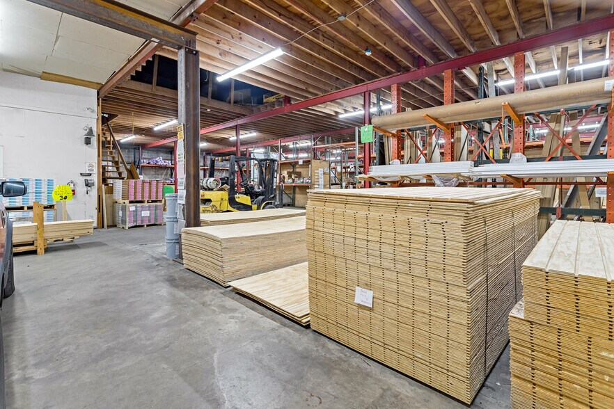 More Photos Of 1400 N 5th St, Silsbee General Retail For Sale