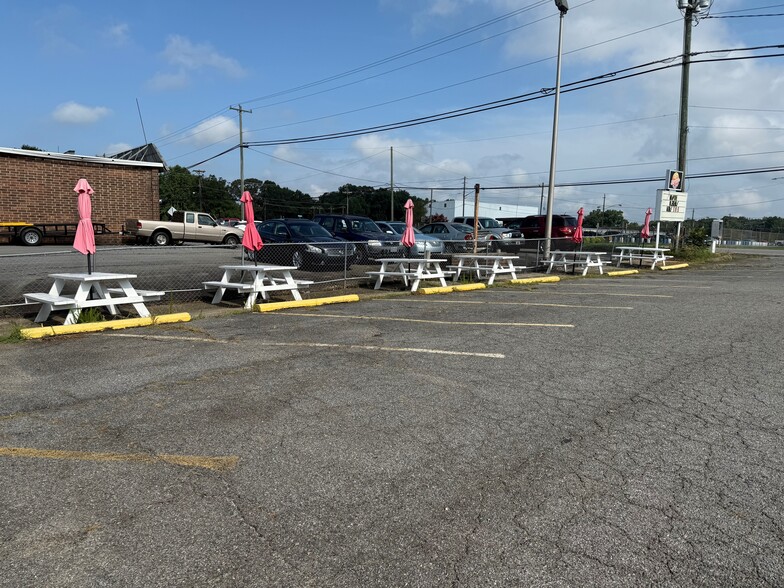 More Photos Of 566 E Main St, Yadkinville Restaurant For Lease