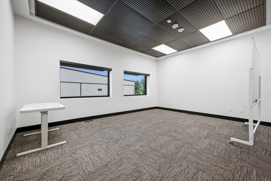 More Photos Of 1630 W 2225 S, Woods Cross Airplane Hangar For Lease