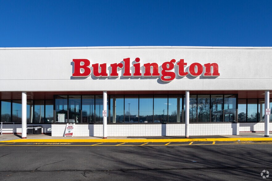 Primary Photo Of 397-443 Western Ave, South Portland Storefront For Lease