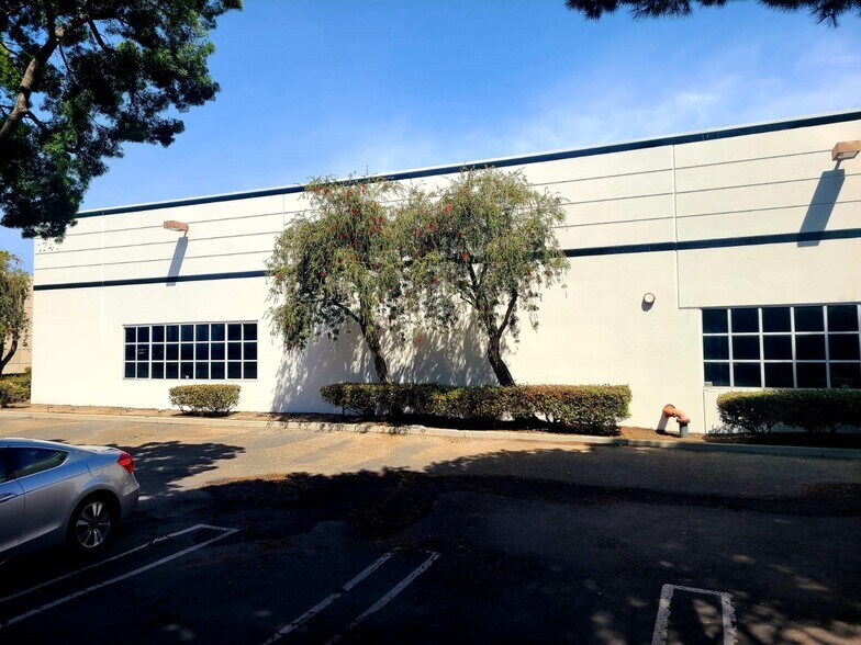 More Photos Of 1741 Fiske Pl, Oxnard Warehouse For Sale