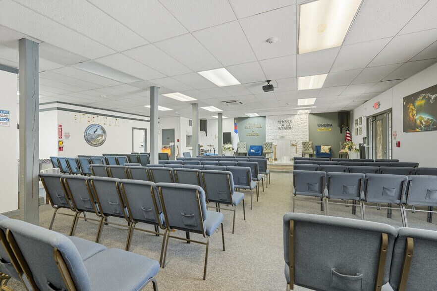 More Photos Of 100 Central St, Southbridge General Retail For Lease