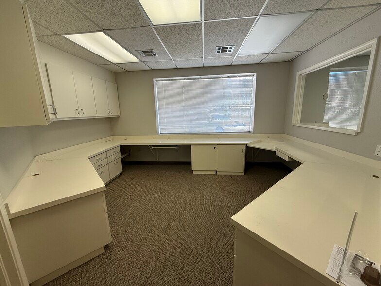 More Photos Of 505 E 3rd St, Bartlesville Unknown For Lease