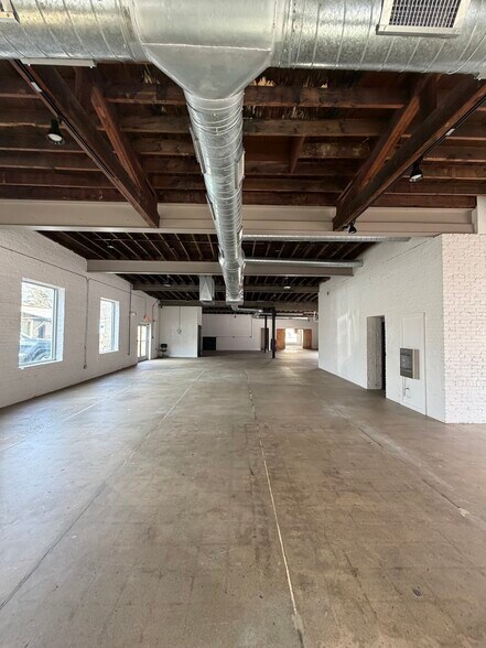 More Photos Of 37 N Broad St, Brevard Storefront Retail Office For Lease