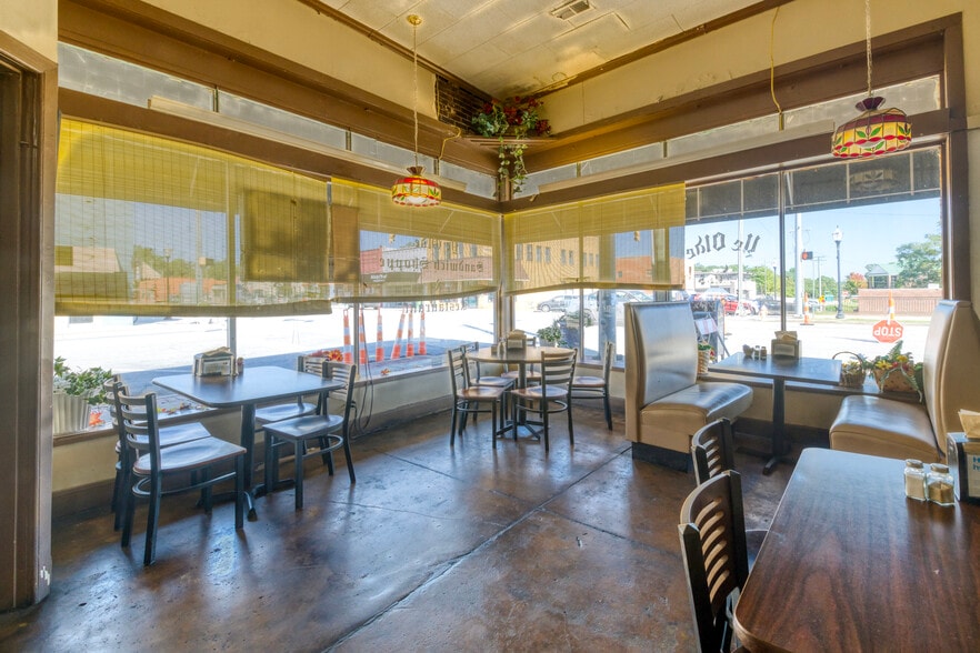 More Photos Of 124 N Townville St, Seneca Storefront For Sale