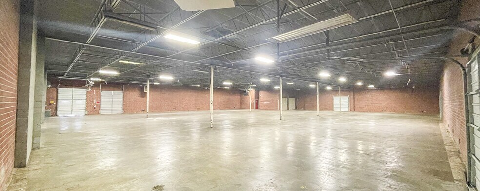 More Photos Of 944 S Elm St, Greensboro Warehouse For Lease