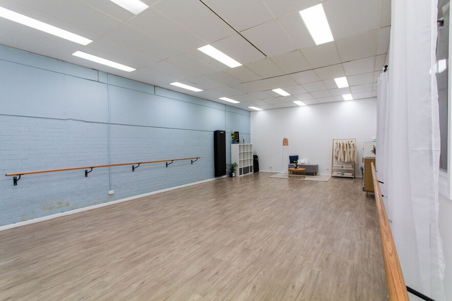 More Photos Of 111 Kendal St, Cowra Storefront For Lease