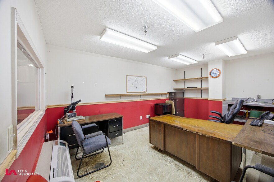More Photos Of 101 Conyers Industrial Dr, Cartersville Warehouse For Sale