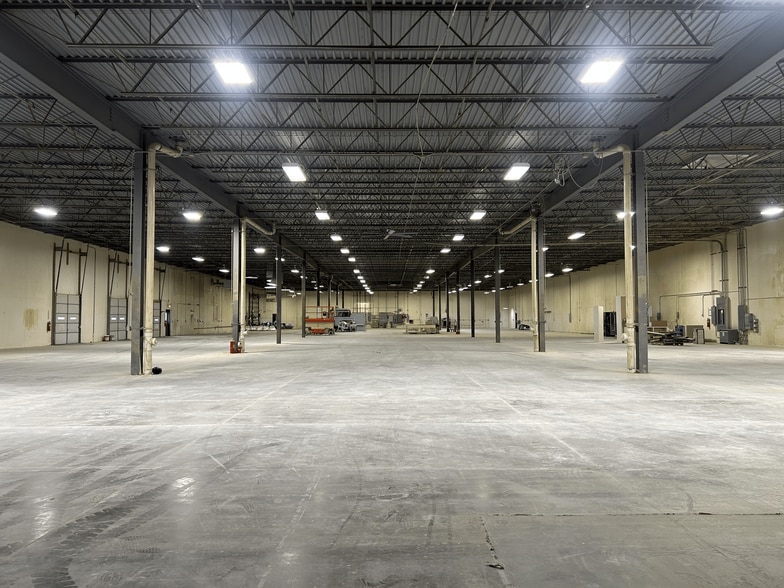 More Photos Of 14255 W Burnsville Pky, Burnsville Manufacturing For Sale