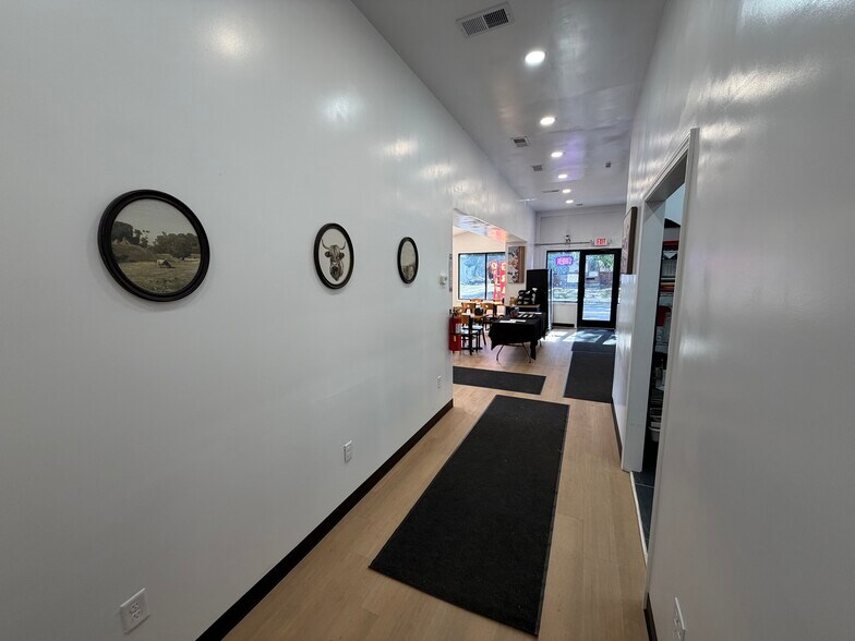 More Photos Of 706 W Jefferson St, Kokomo Storefront For Sale