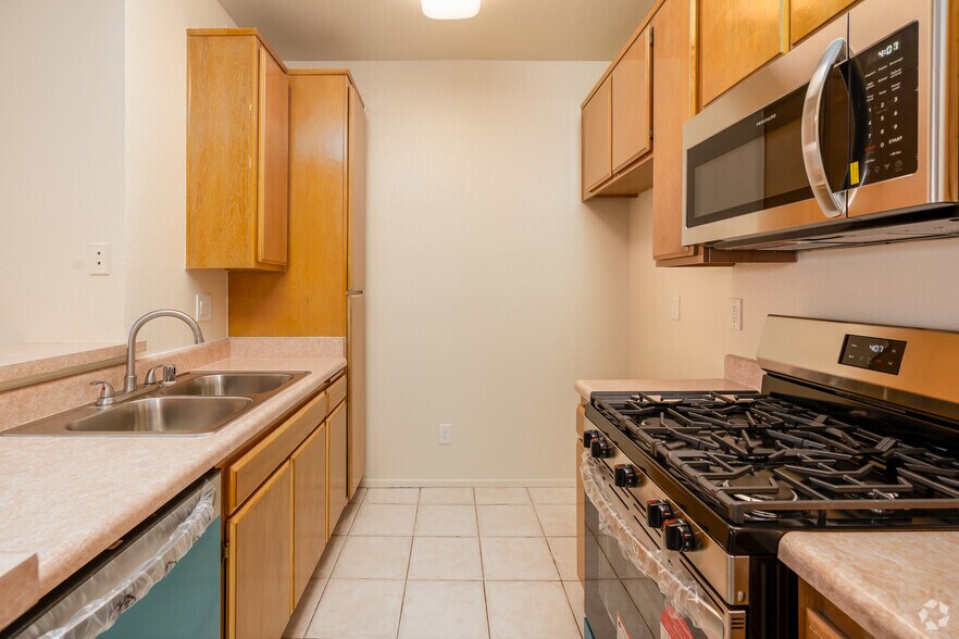 More Photos Of 10621 Valley Spring Ln, North Hollywood Apartments For Sale