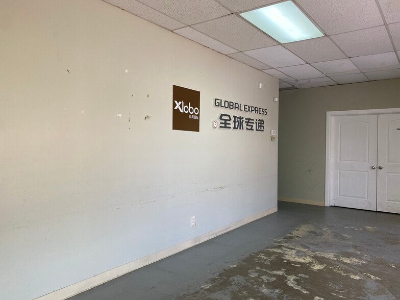 More Photos Of 10400 Harwin Dr, Houston Showroom For Sale