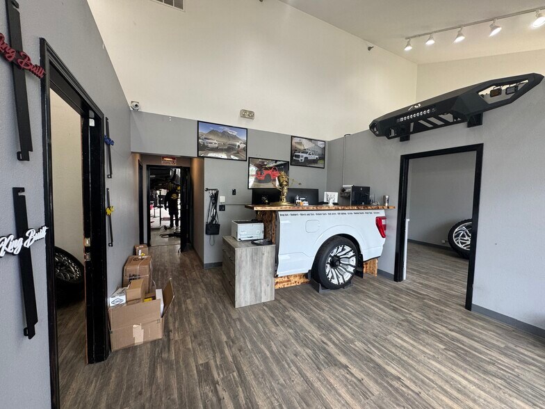 More Photos Of 7449 Old Seward Hwy, Anchorage Storefront For Lease