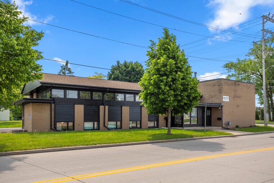 Primary Photo Of 400 S Linwood Ave, Appleton Office For Sale