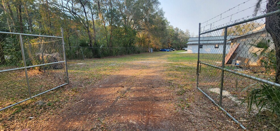 More Photos Of 284 S Center St, Pierson Auto Repair For Lease