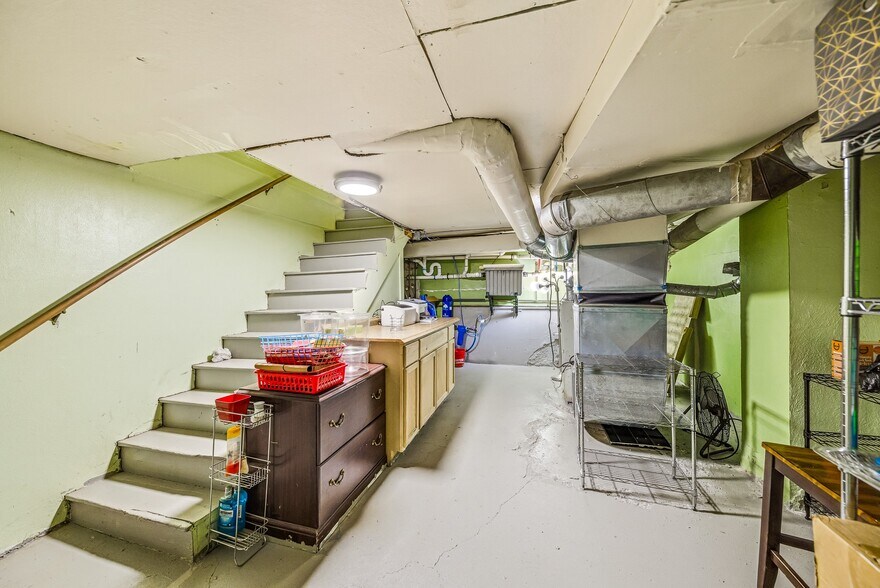 More Photos Of 1047 N 1st St, Montrose Office For Sale