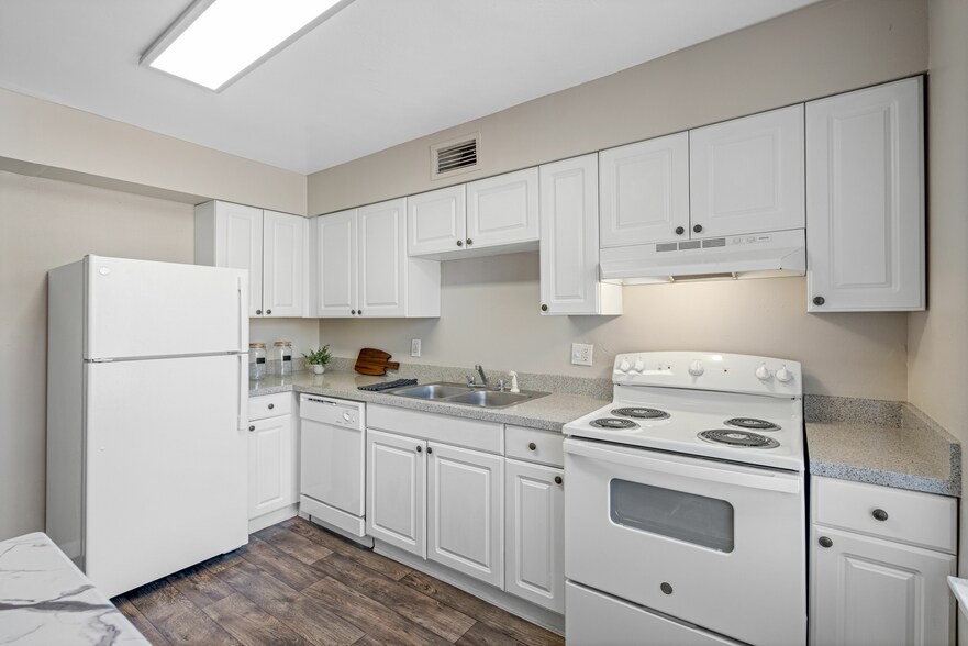 More Photos Of 2148 54th Ave S, Saint Petersburg Apartments For Sale