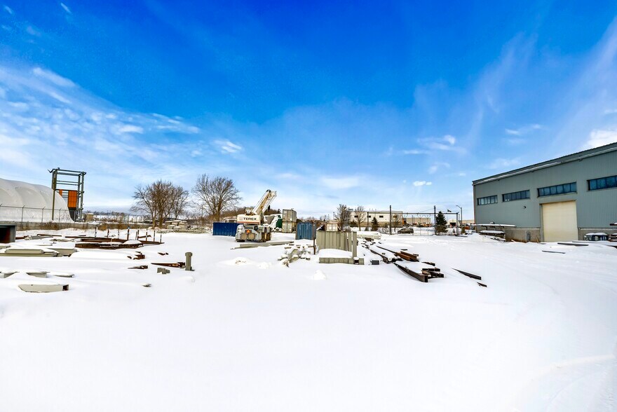 More Photos Of 6 Sangster Rd, Uxbridge Manufacturing For Sale