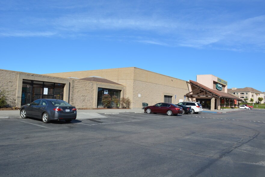 More Photos Of 1067 N Davis Rd, Salinas Garden Center For Lease