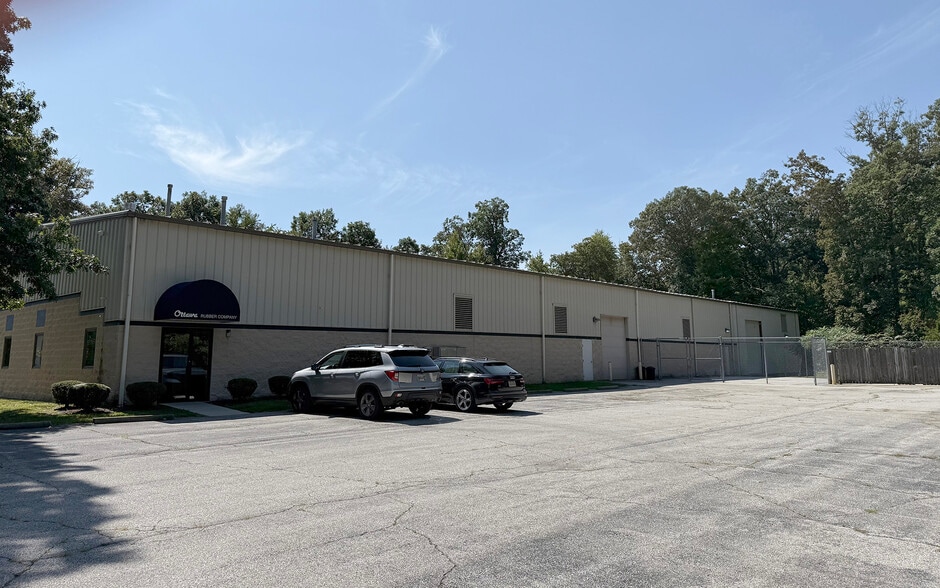 Primary Photo Of 1600 Commerce Rd, Holland Light Manufacturing For Sale