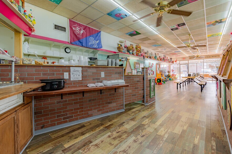 More Photos Of 105 N Main St, Hallettsville Restaurant For Sale