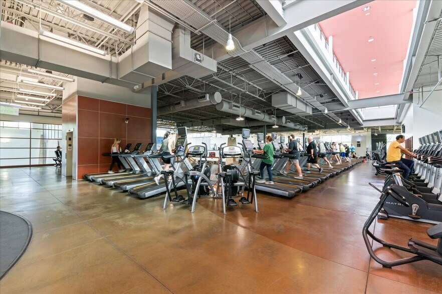 More Photos Of 801 E Parkcenter Blvd, Boise Health Club For Sale