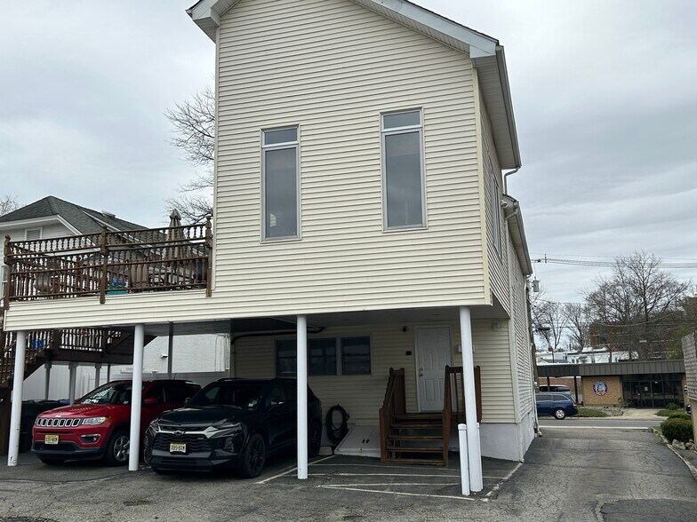 More Photos Of 847 King George Rd, Fords Office For Sale