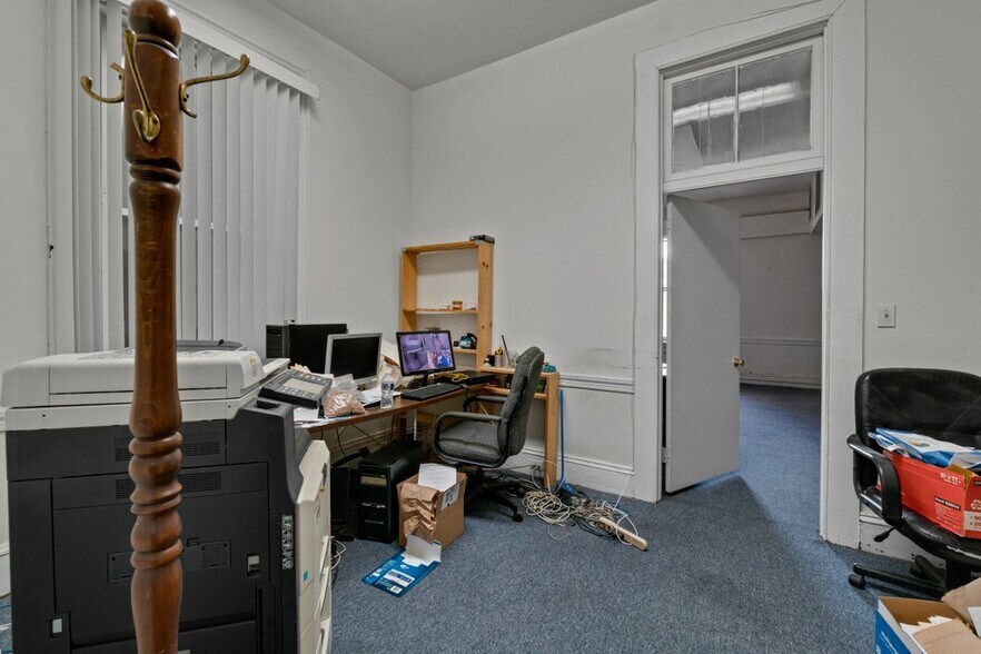 More Photos Of 2112 N Charles St, Baltimore Office For Sale