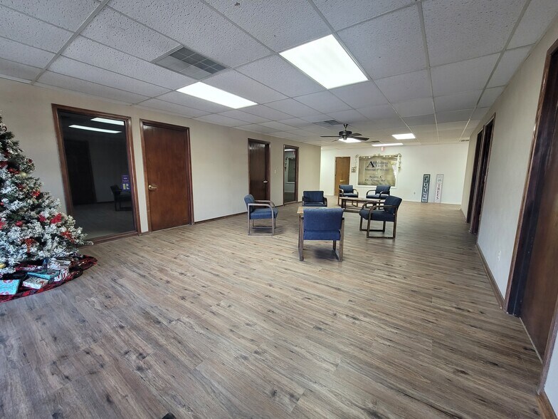 More Photos Of 3311-3313 81st St, Lubbock Medical For Lease
