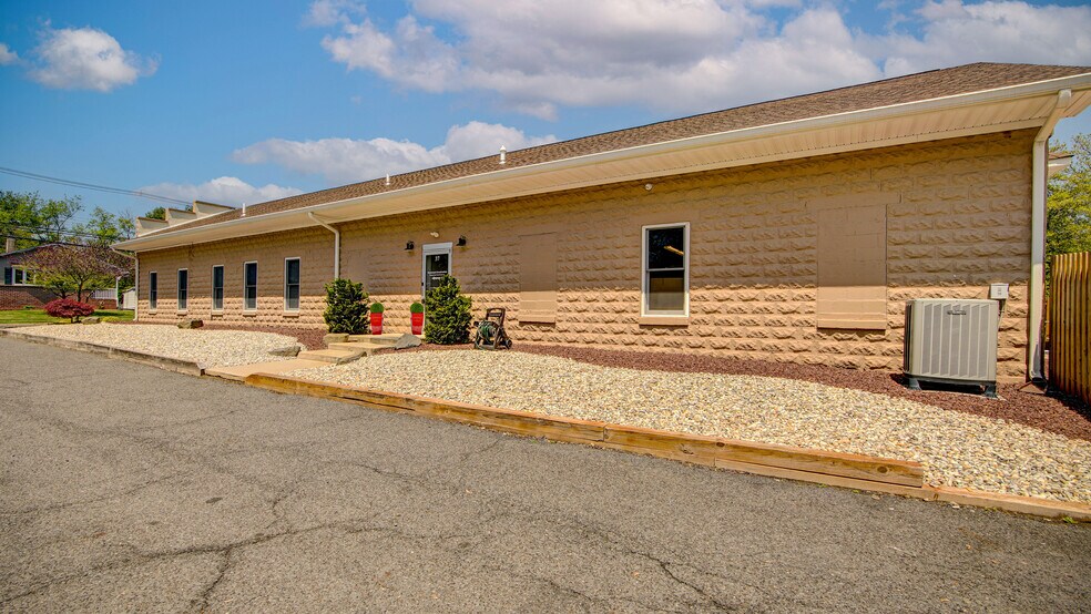 More Photos Of 37 S Main St, Windsor Office Residential For Lease