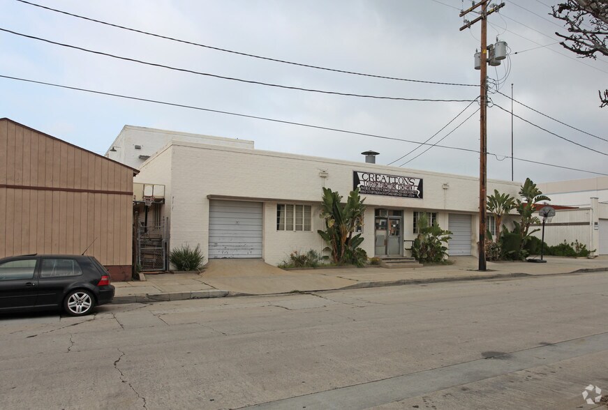 More Photos Of 825 N Lake St, Burbank Warehouse For Lease