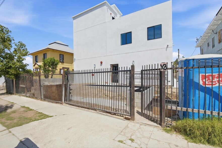 More Photos Of 1009 E 29th St, Los Angeles Apartments For Sale