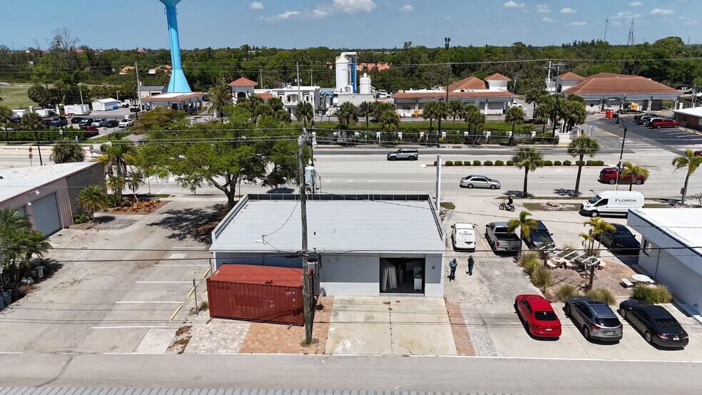 More Photos Of 448 E Venice Ave, Venice Freestanding For Lease