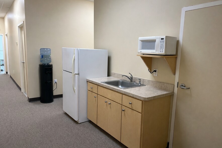 More Photos Of 11407 Challenger Ave, Odessa Industrial For Lease
