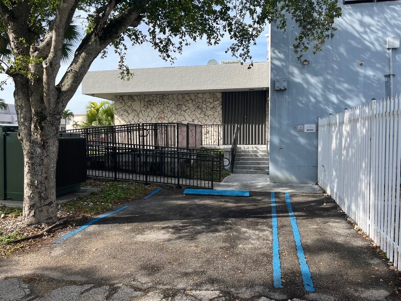 More Photos Of 5295 NW 163rd St, Miami Lakes Warehouse For Lease