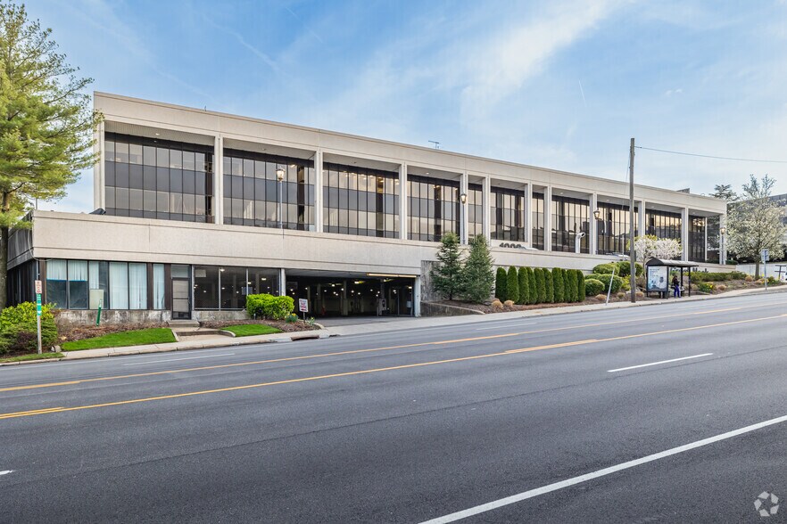 More Photos Of 1000 Northern Blvd, Great Neck Medical For Lease