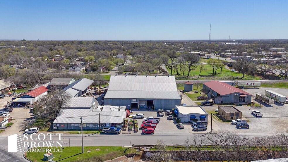 More Photos Of 320 Bell Pl, Denton Industrial For Sale