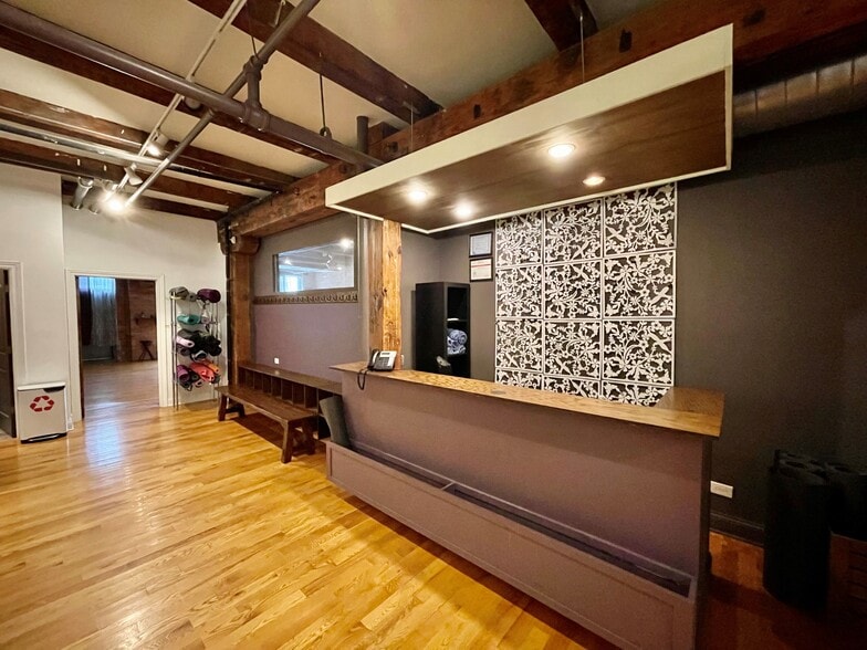 More Photos Of 9-15 W Hubbard St, Chicago Loft Creative Space For Lease