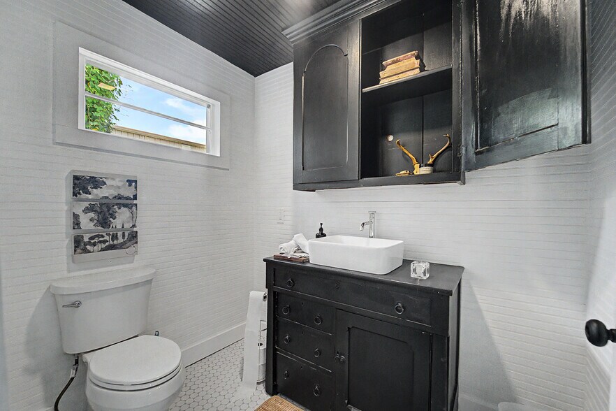 More Photos Of 31 Earl St, Clayton General Retail For Sale