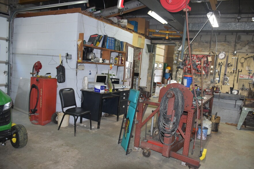 More Photos Of 4592 S Delaware Dr, Easton Auto Repair For Sale
